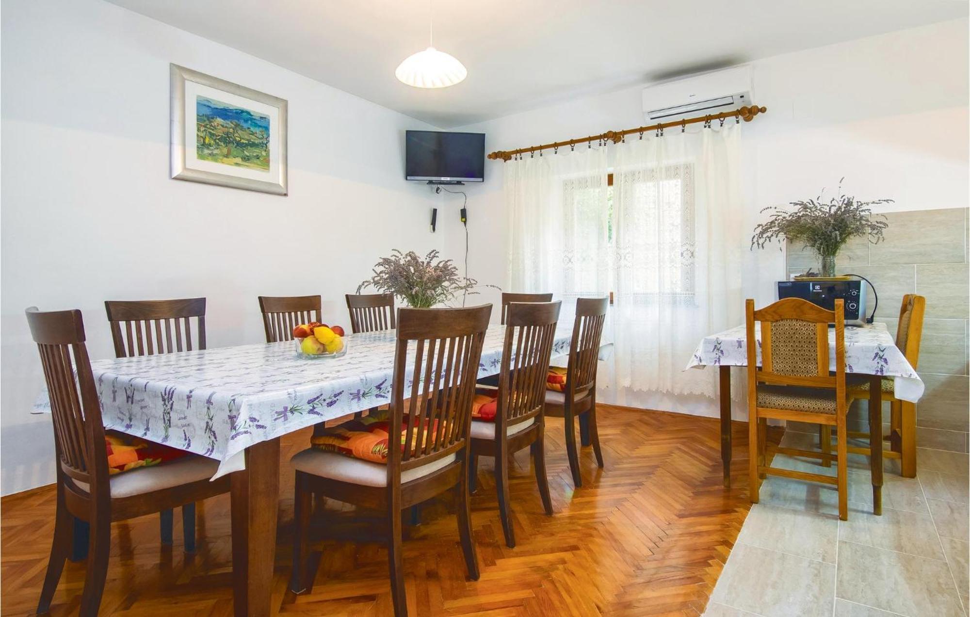 Amazing Apartment In Dugi Rat With Kitchen Εξωτερικό φωτογραφία